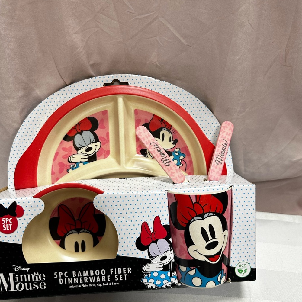 NWT Minnie Mouse Kids Bamboo Fiber Eco Friendly Dining Set!
